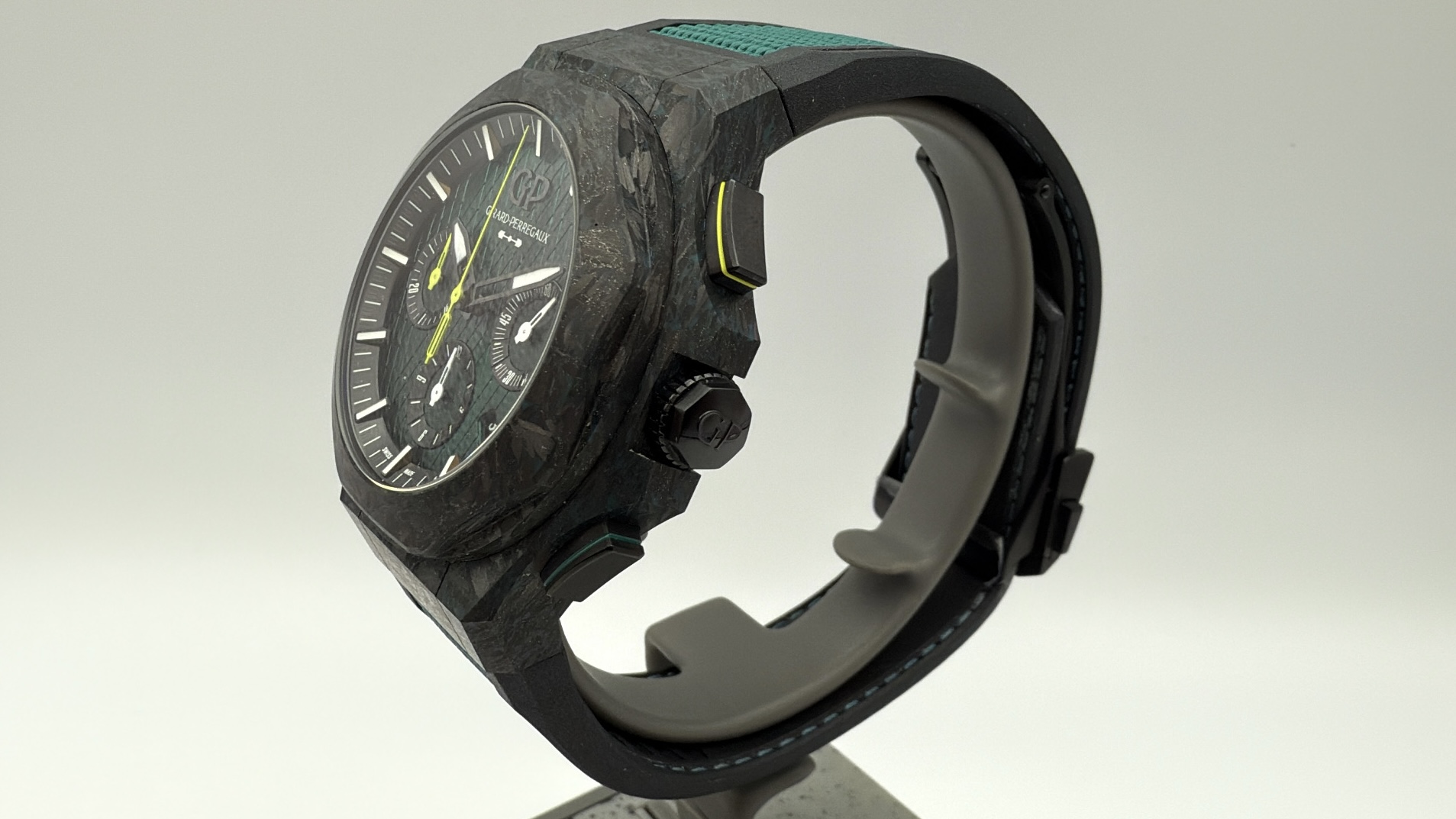 Girard Perregaux Laureato Absolute Aston Martin F1