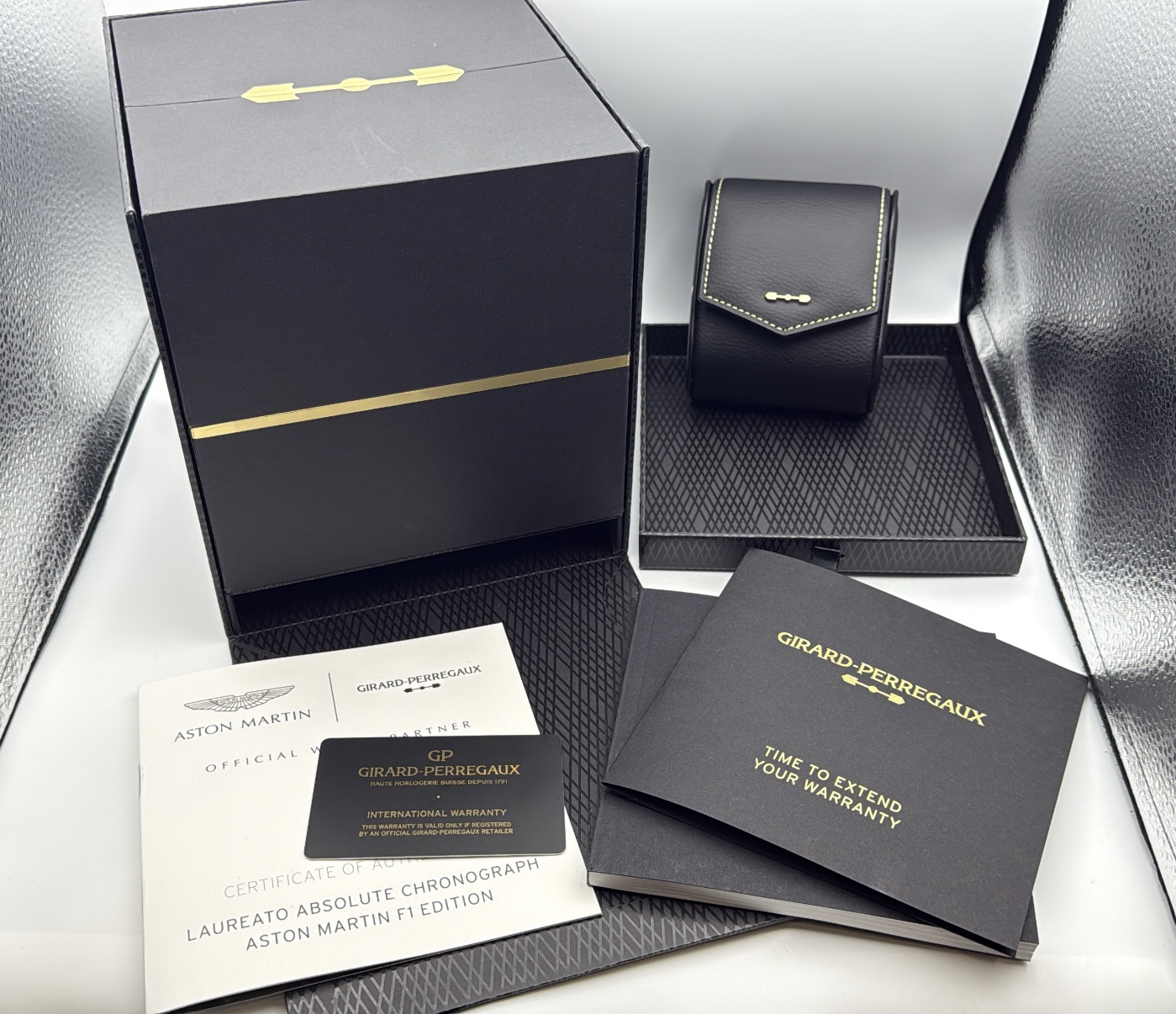 Girard Perregaux Laureato Absolute Aston Martin F1