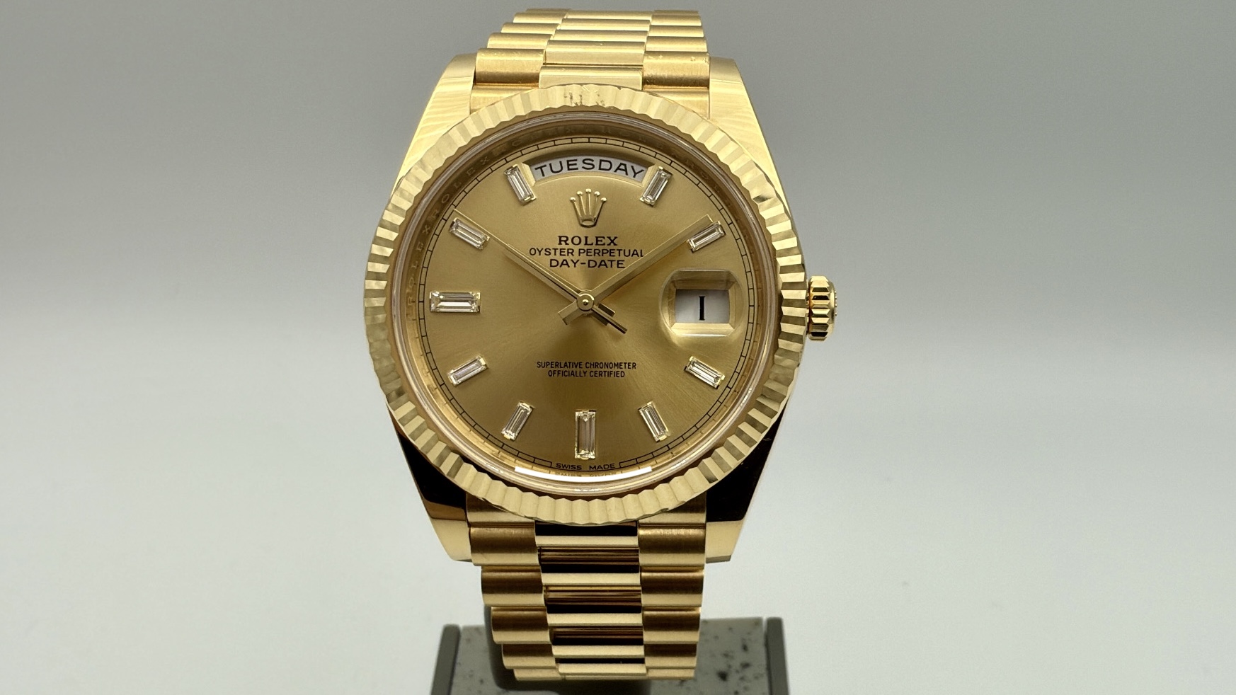 Rolex Day-Date 40 18k Yellow Gold Baguette Dial