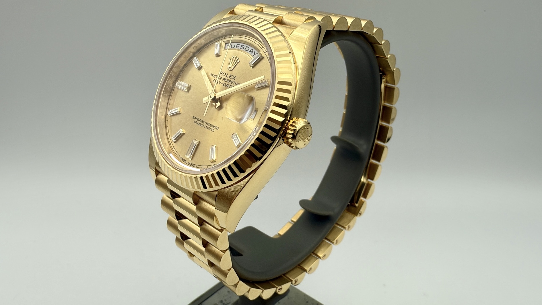 Rolex Day-Date 40 18k Yellow Gold Baguette Dial