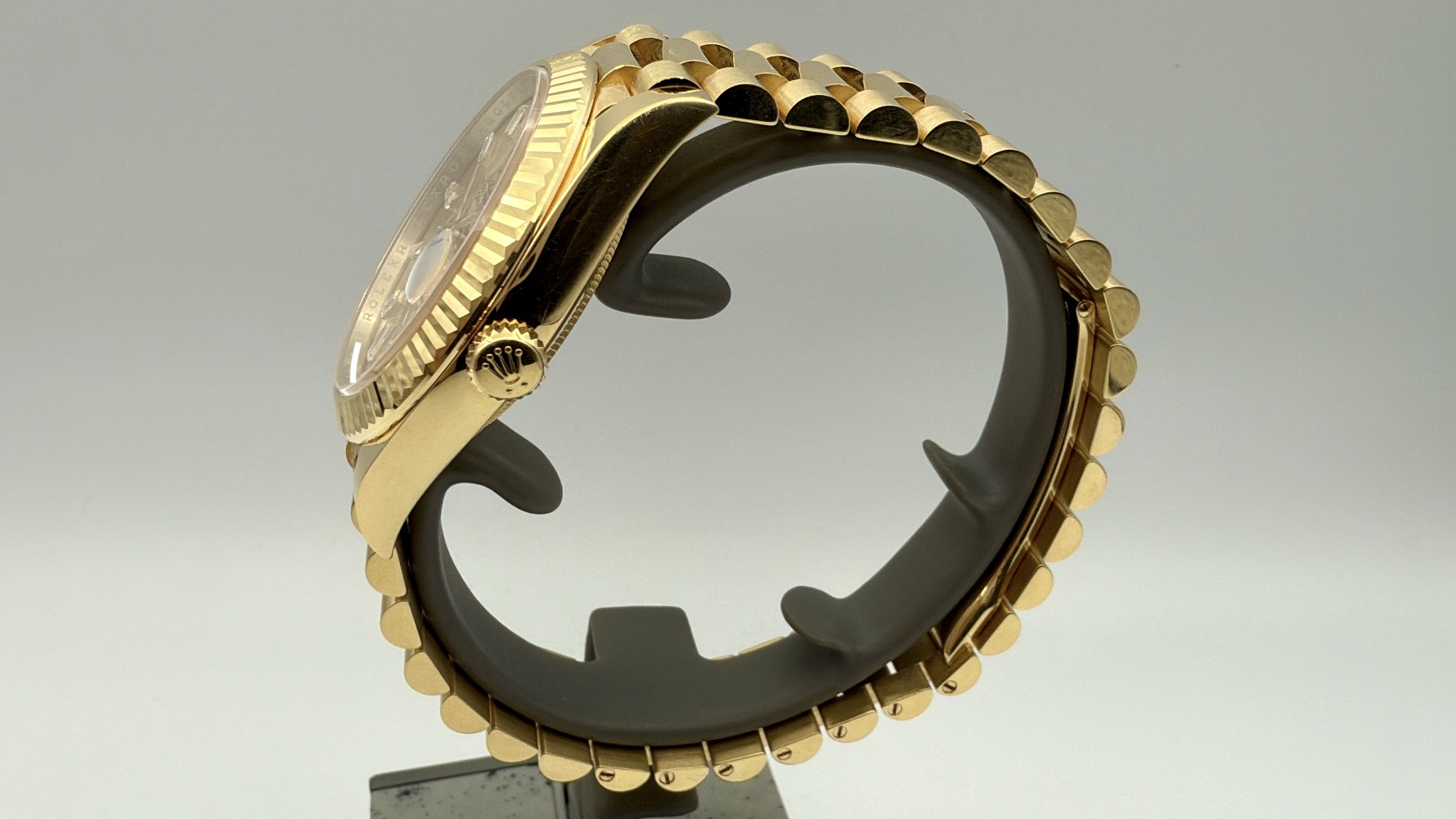 Rolex Day-Date 40 18k Yellow Gold Baguette Dial