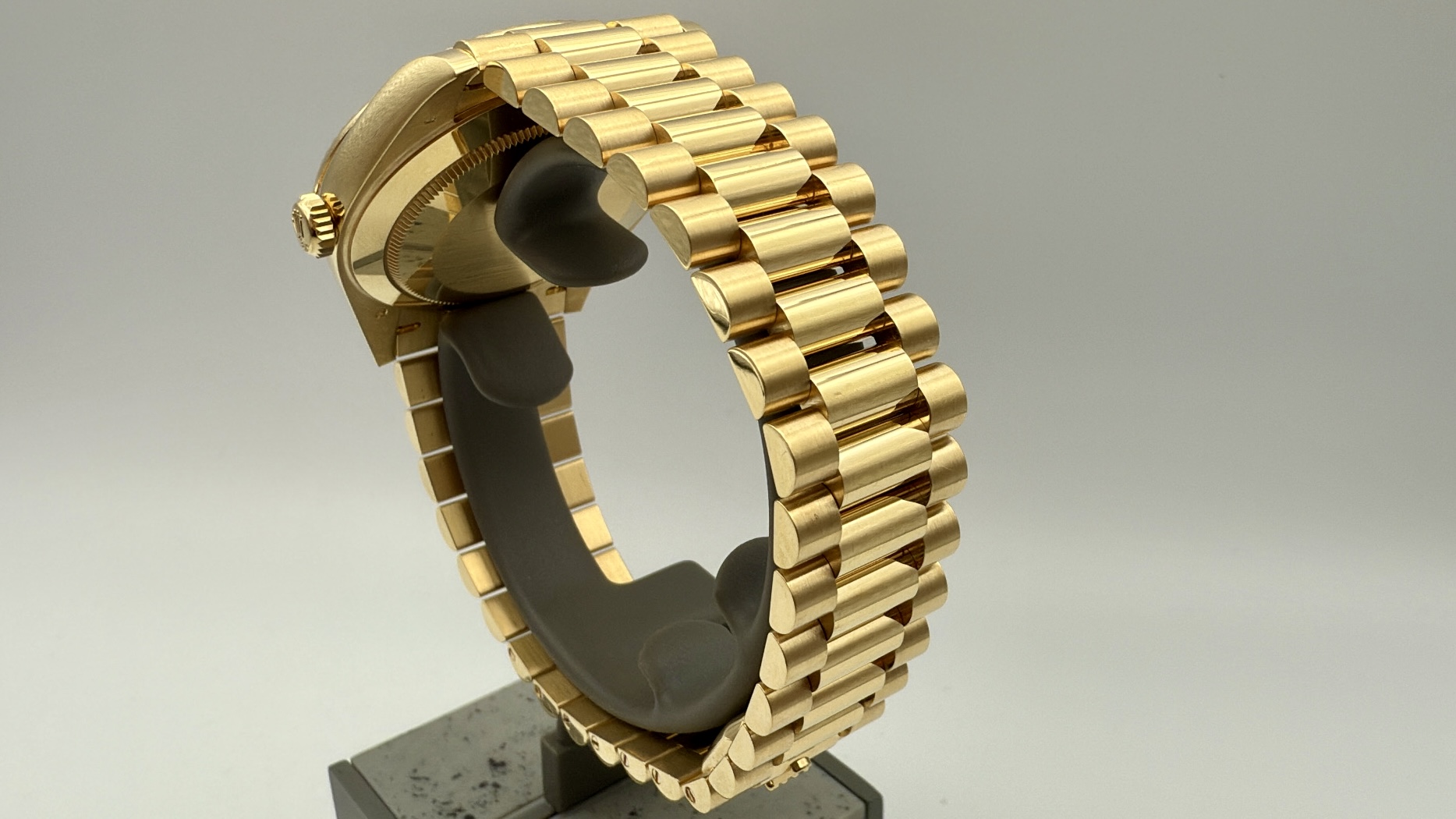 Rolex Day-Date 40 18k Yellow Gold Baguette Dial