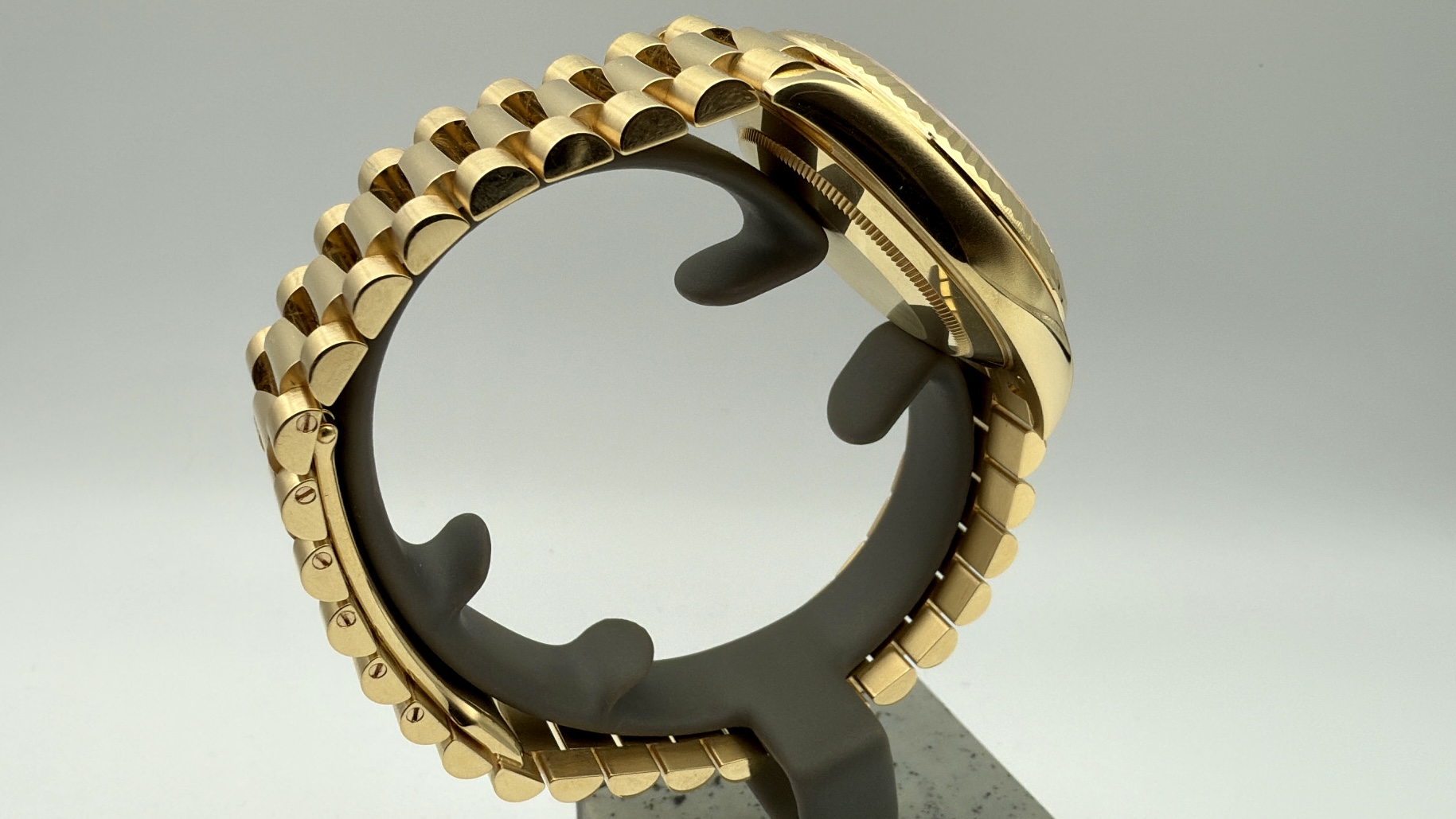 Rolex Day-Date 40 18k Yellow Gold Baguette Dial