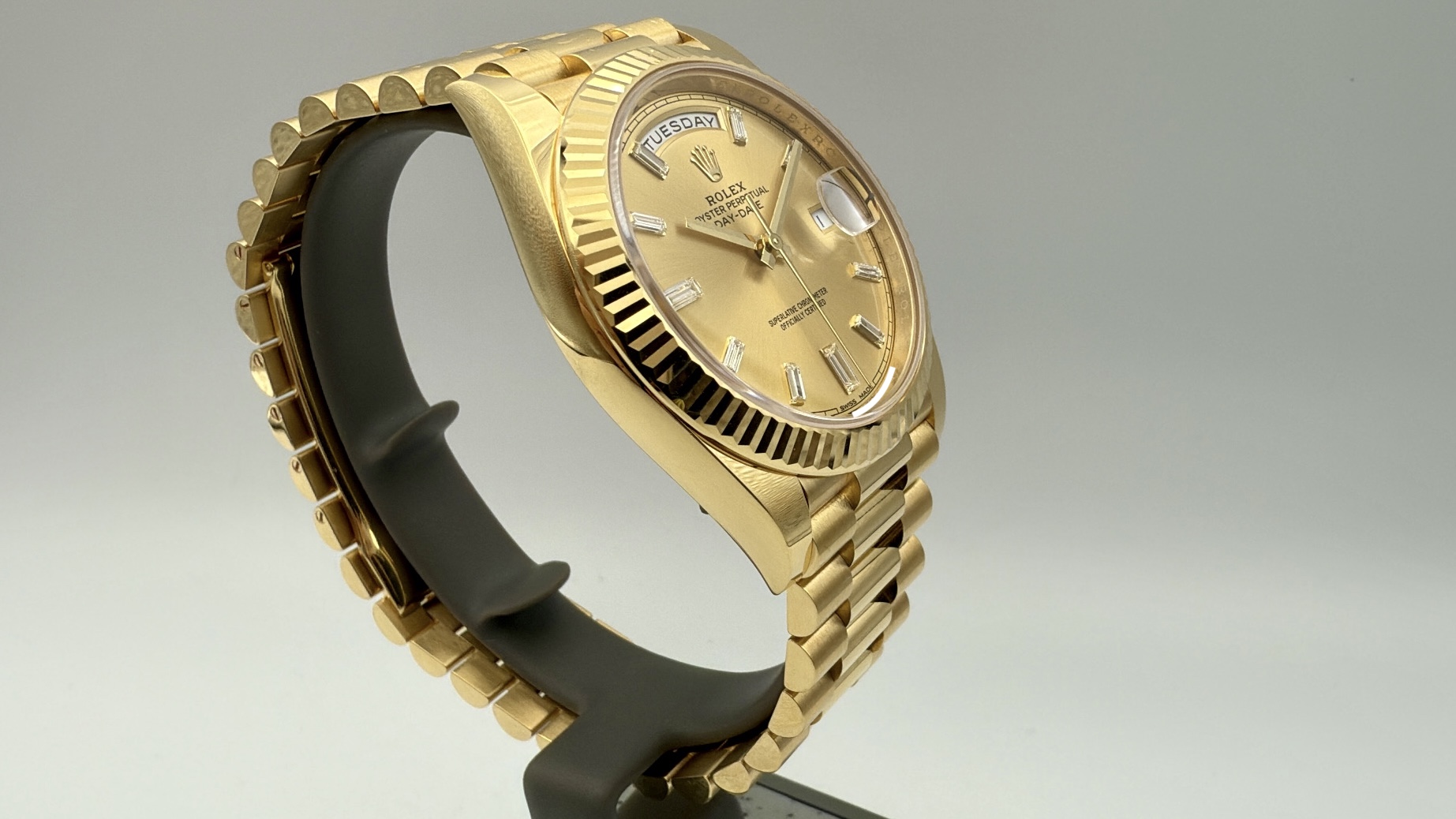 Rolex Day-Date 40 18k Yellow Gold Baguette Dial