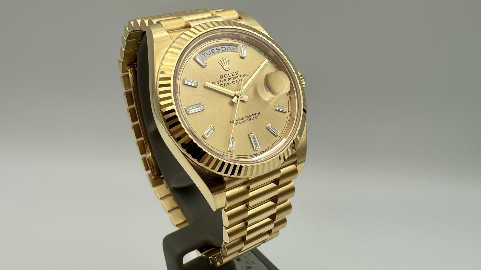 Rolex Day-Date 40 18k Yellow Gold Baguette Dial