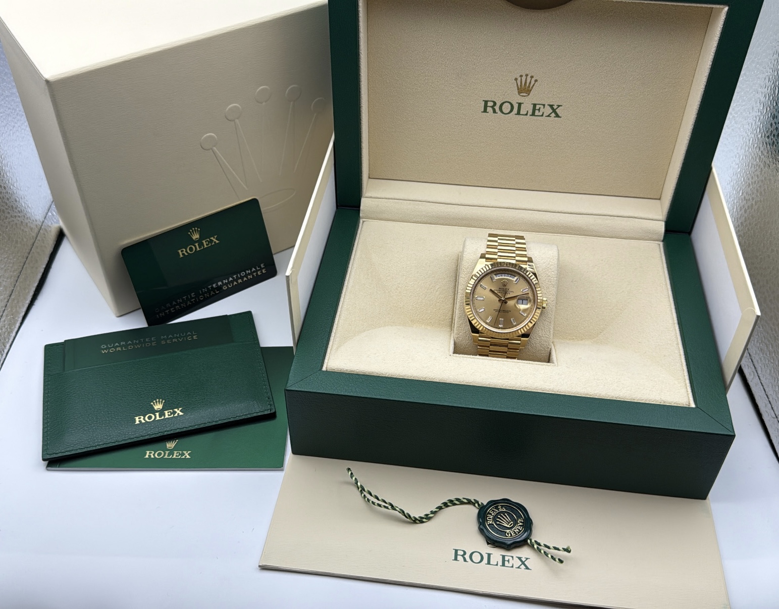 Rolex Day-Date 40 18k Yellow Gold Baguette Dial