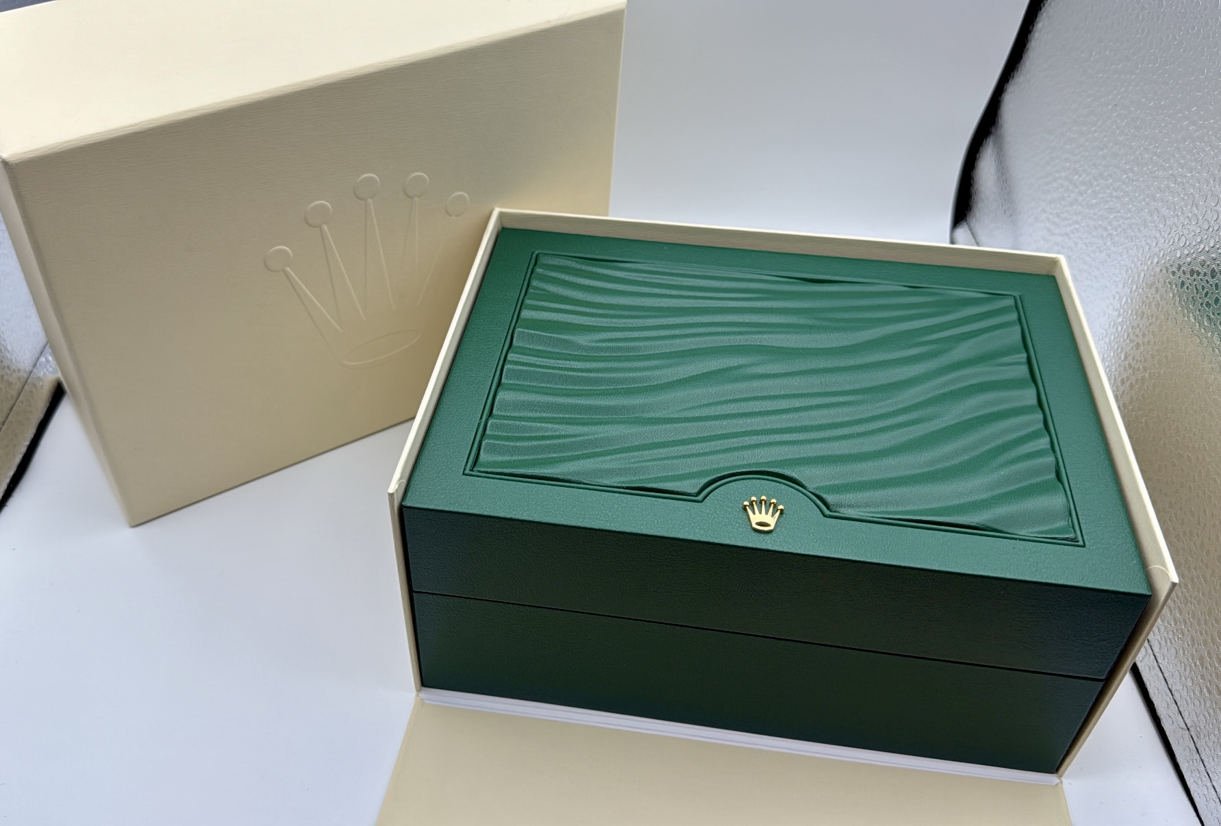 Rolex Day-Date 40 18k Yellow Gold Baguette Dial