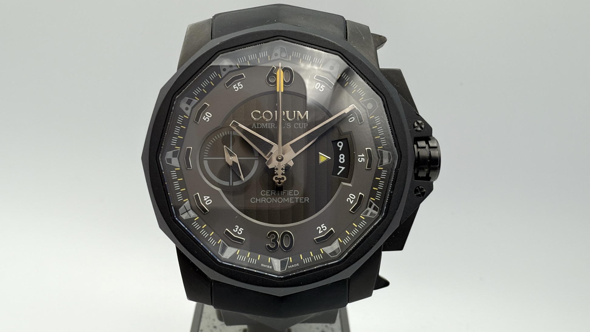 Corum Admiral's Cup Seafender Centro Limited Edition