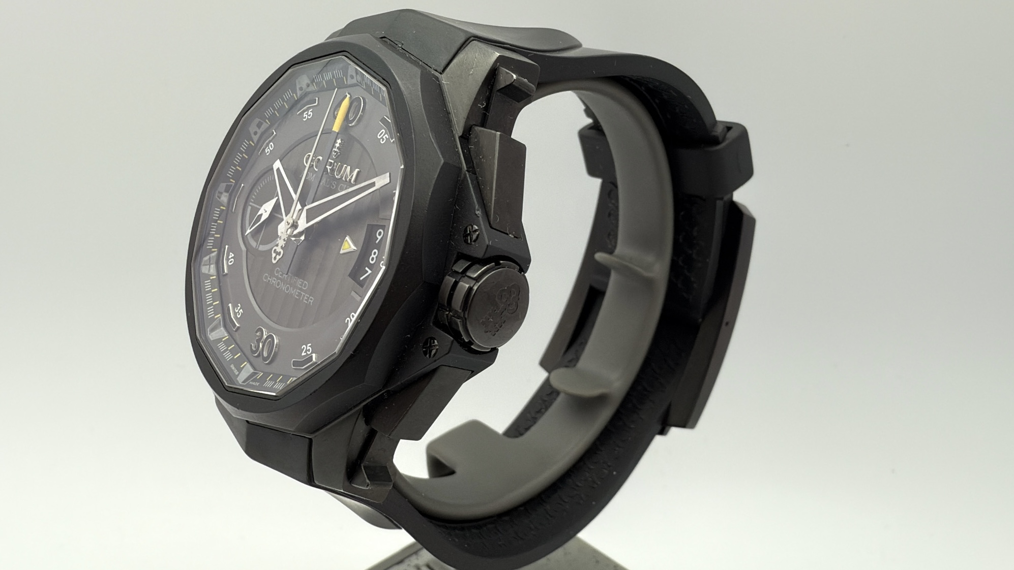 Corum Admiral's Cup Seafender Centro Limited Edition