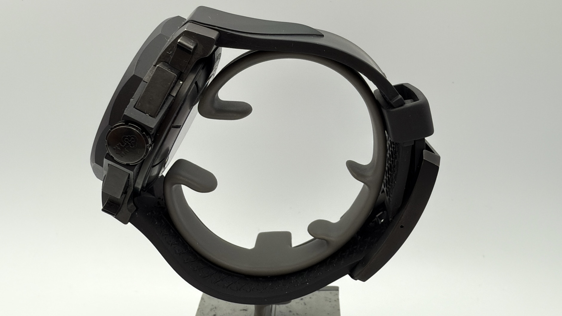 Corum Admiral's Cup Seafender Centro Limited Edition