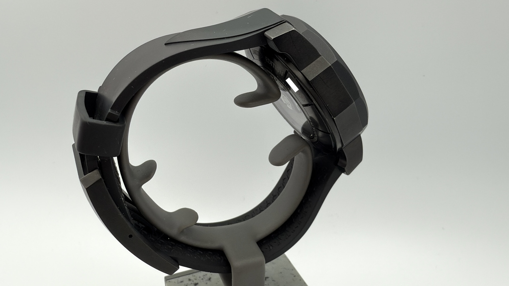 Corum Admiral's Cup Seafender Centro Limited Edition