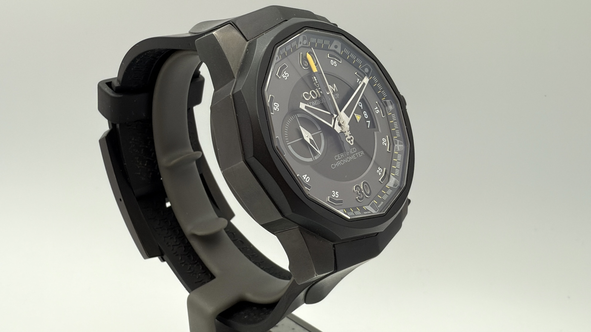 Corum Admiral's Cup Seafender Centro Limited Edition