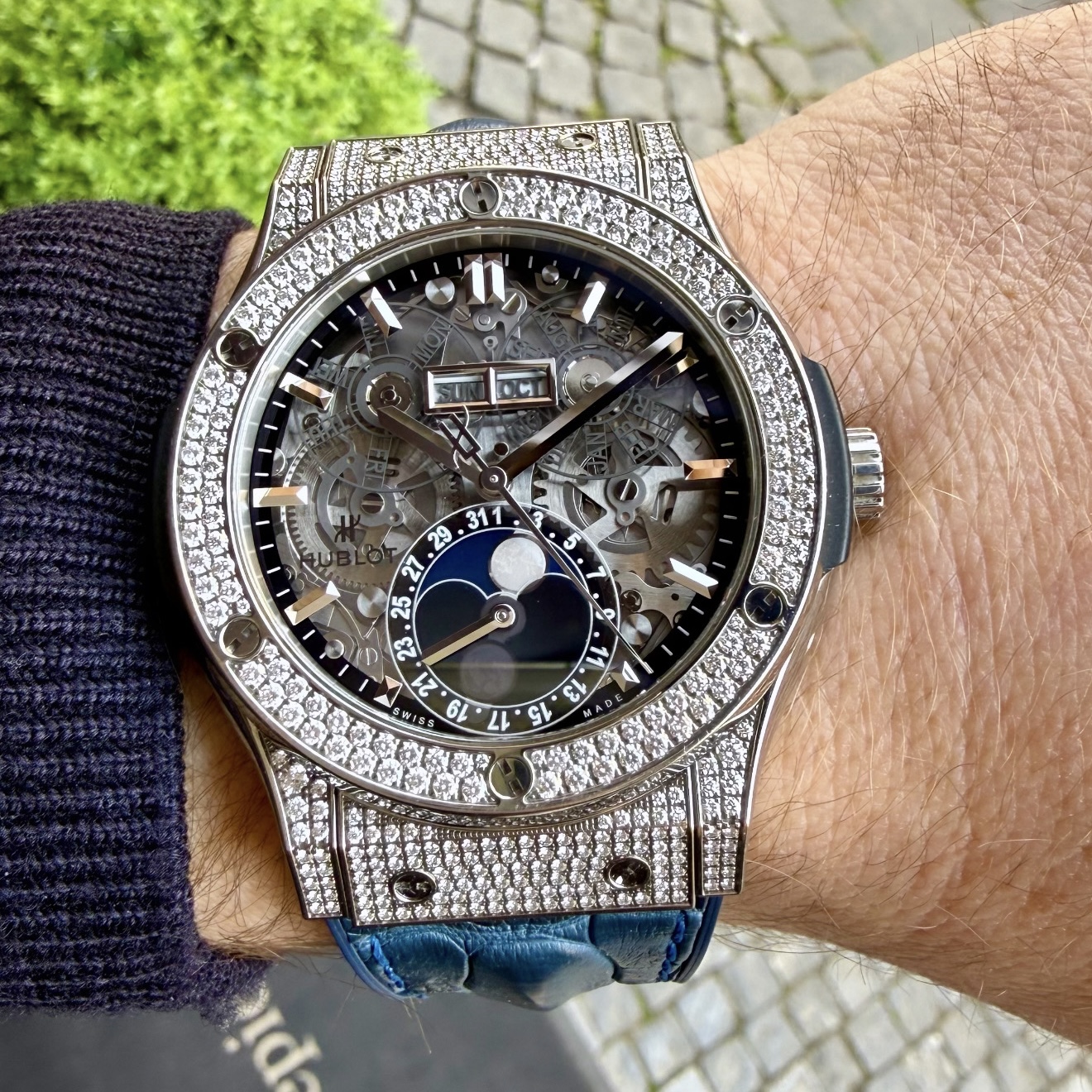 Hublot Classic Fusion Aerofusion 42mm Moonphase Pave