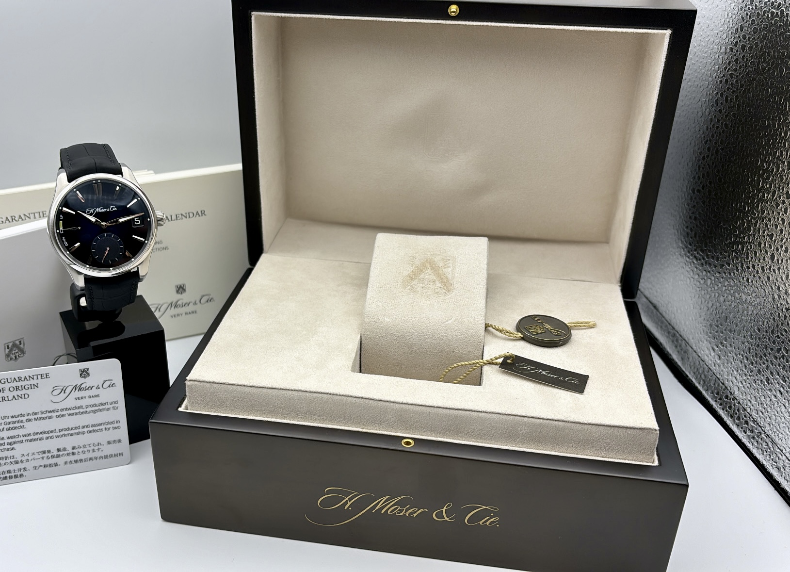 H.Moser & Cie. Pioneer Perpetual Calendar Midnight Blue Fumé Dial