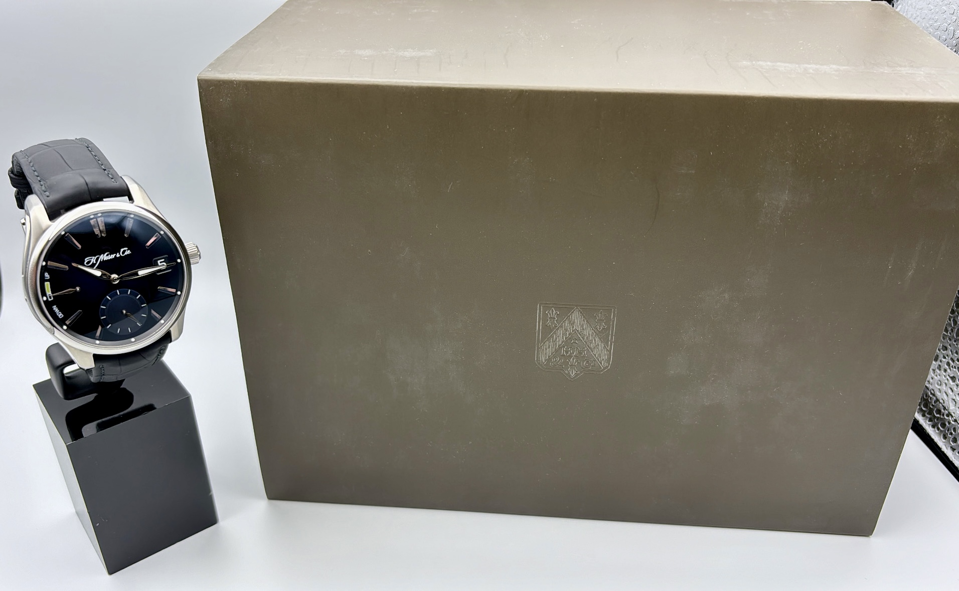 H.Moser & Cie. Pioneer Perpetual Calendar Midnight Blue Fumé Dial